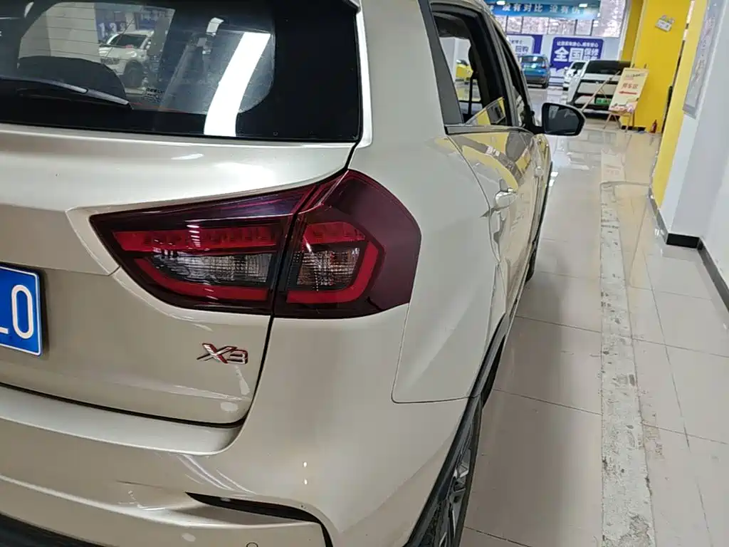 Geely Vision X3 — миниатюра 8