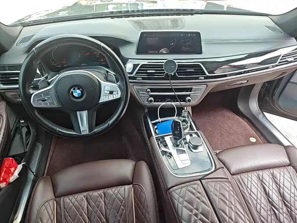 BMW 7 Series — миниатюра 14
