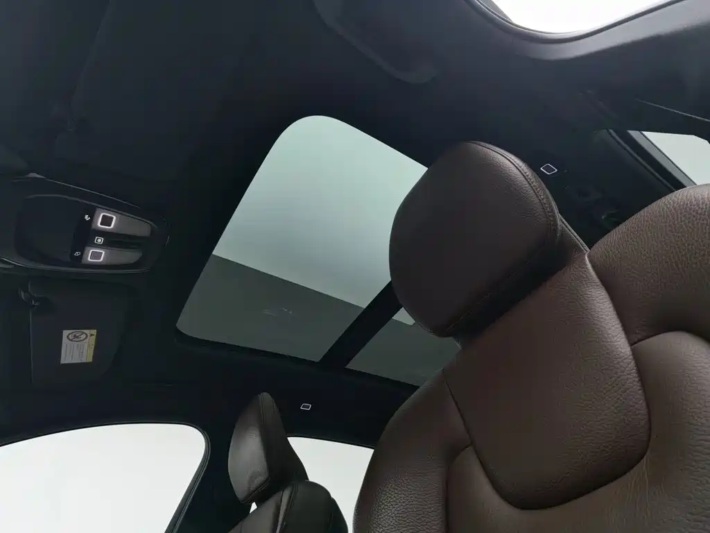 Volvo XC60 PHEV — миниатюра 14