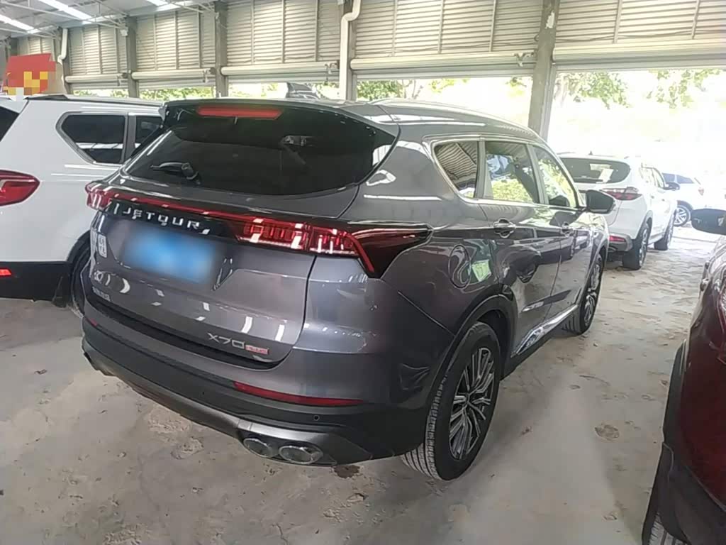 Jetour Jetour X70 PLUS 1.5 л 2023 г. Серебристо-серый, пробег 40199 км