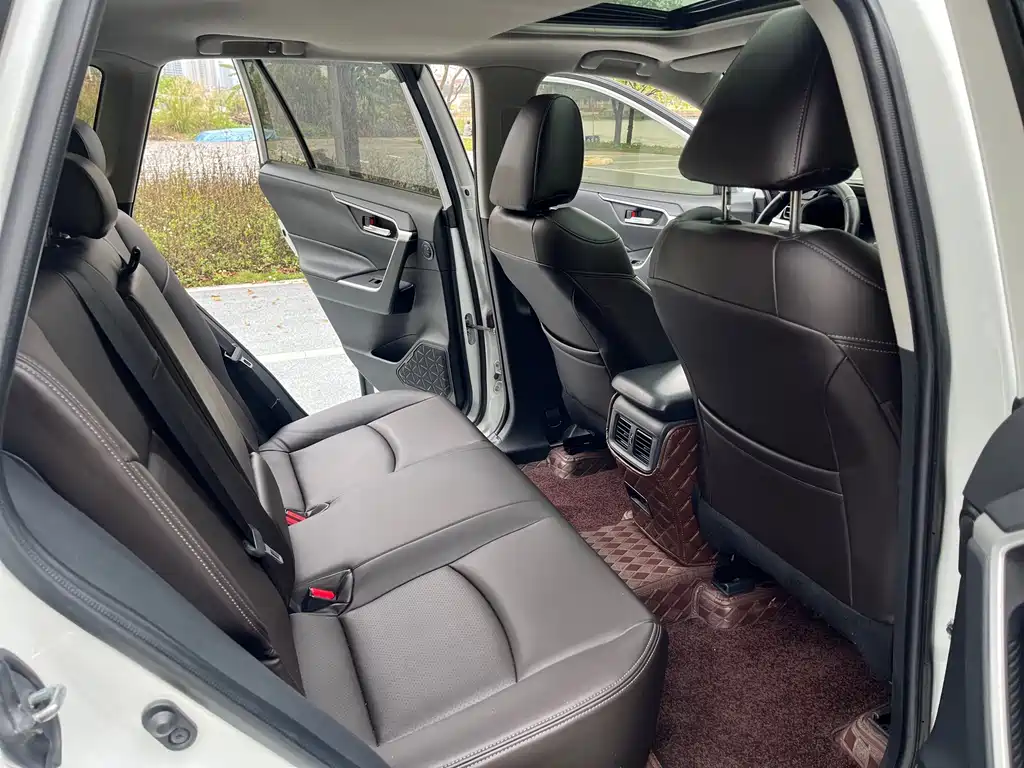 Toyota RAV4 — миниатюра 18