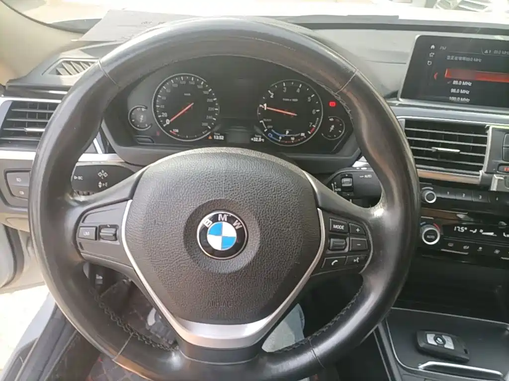 BMW 3 Series — миниатюра 11