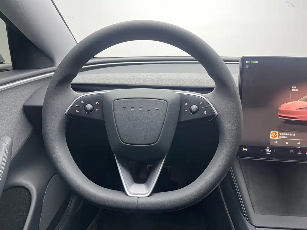 Tesla Model 3 — миниатюра 12