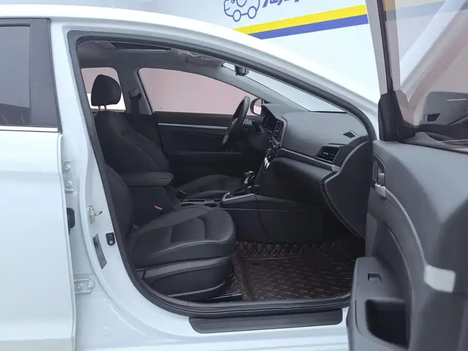 Hyundai Elantra — миниатюра 8