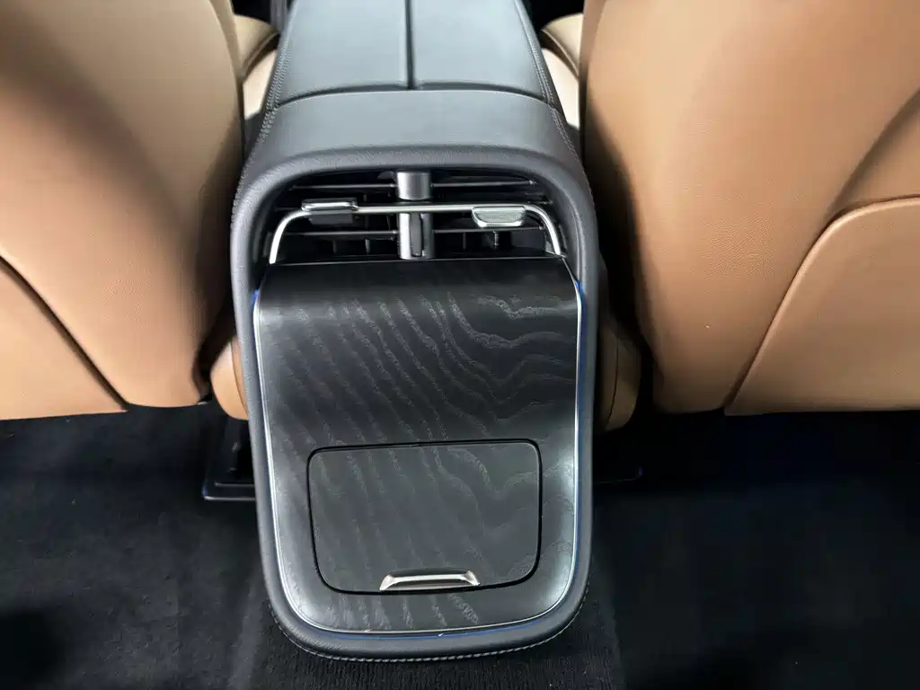 Mercedes-Benz E-Class — миниатюра 18
