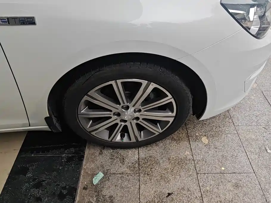 Peugeot 408 — миниатюра 6