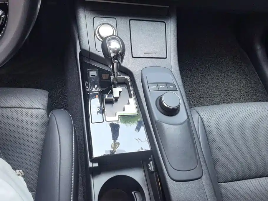 Lexus ES — миниатюра 16