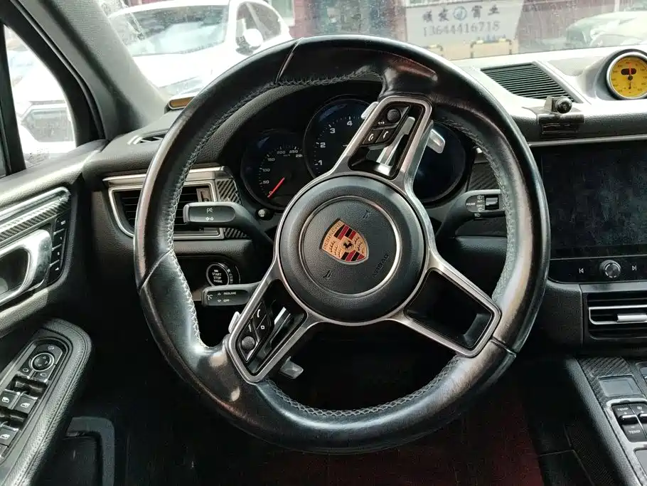 Porsche Macan — миниатюра 15