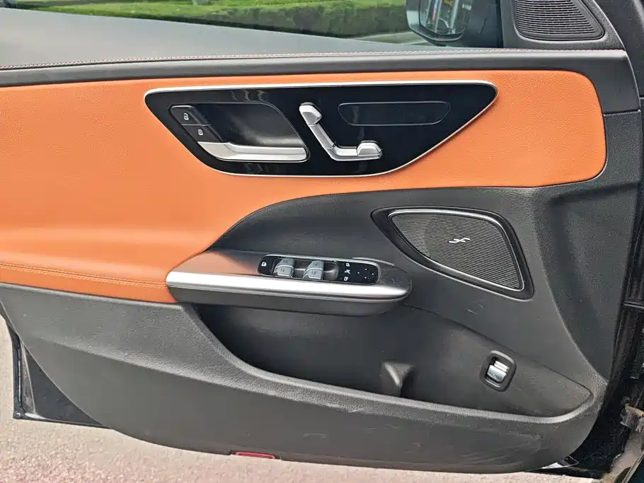 Mercedes-Benz C-Class — миниатюра 7