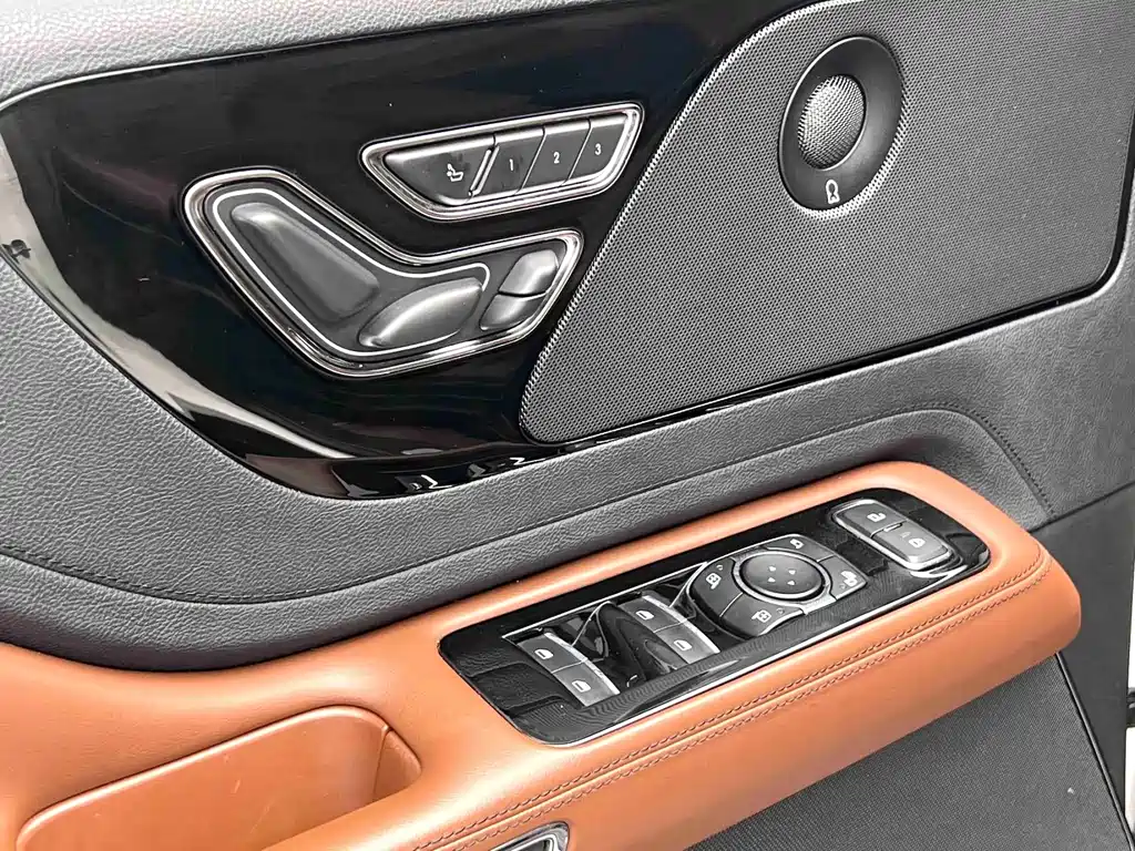 Lincoln Aviator — миниатюра 7