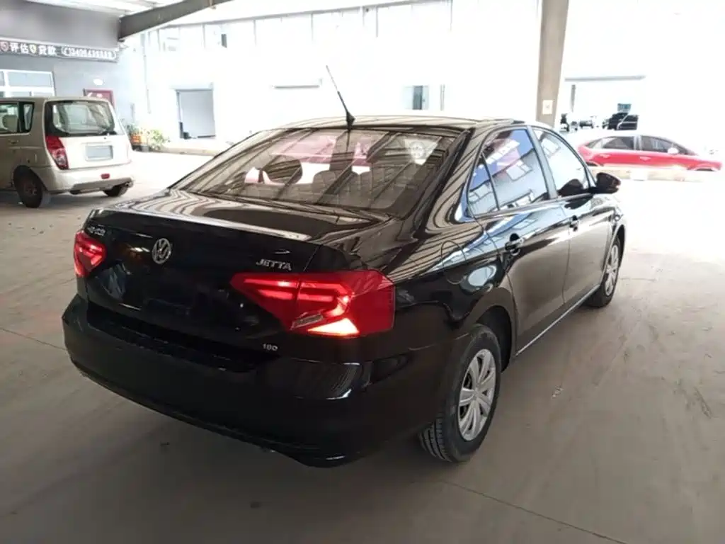 Volkswagen Jetta — миниатюра 7