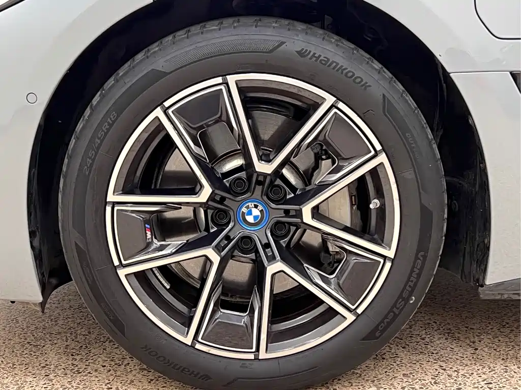 BMW i4 2023 eDrive35