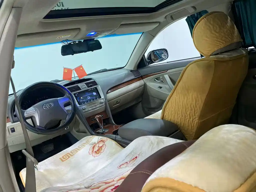 Toyota Camry — миниатюра 6