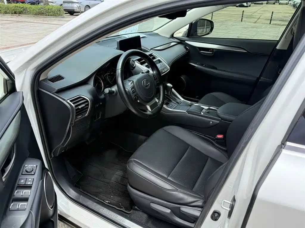 Lexus NX 2020 200 V