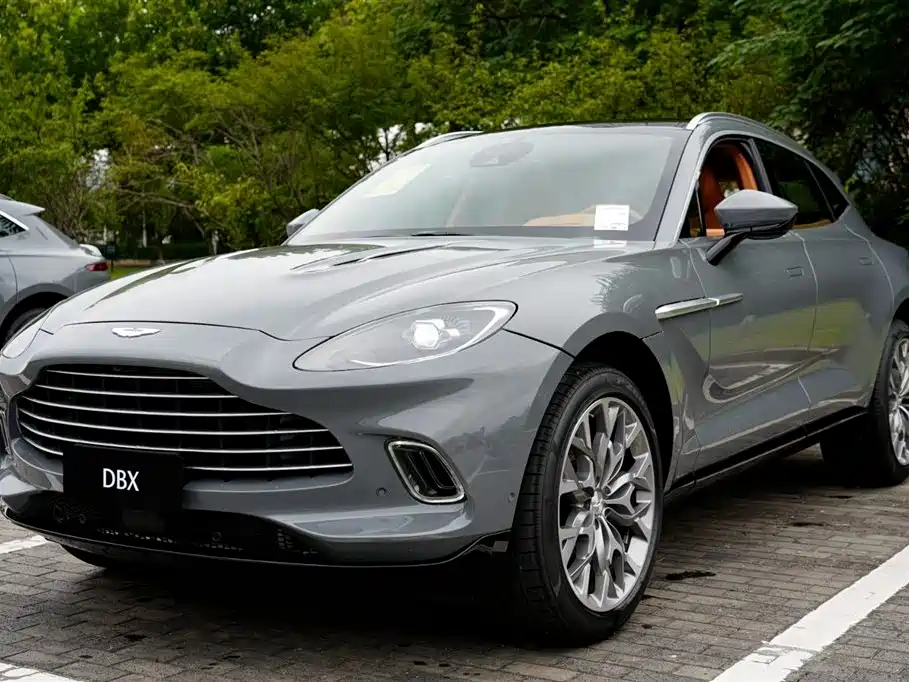 Купить Aston Martin DBX
