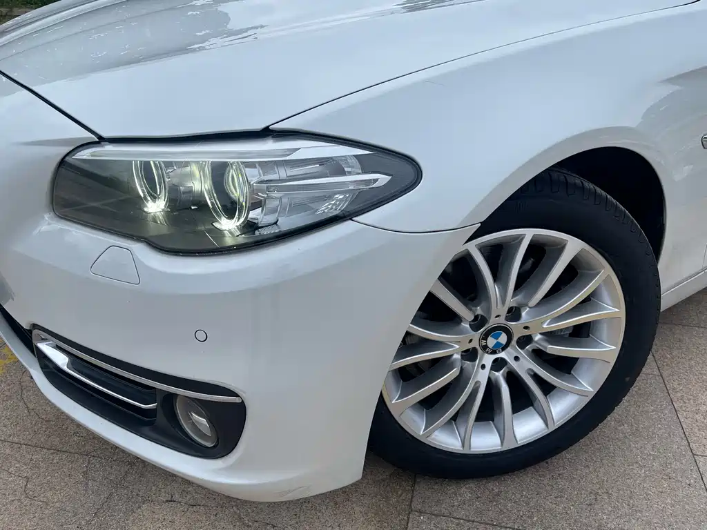 BMW 5 Series — миниатюра 17