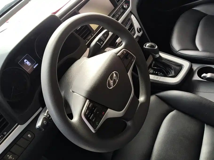 Hyundai Elantra — миниатюра 15