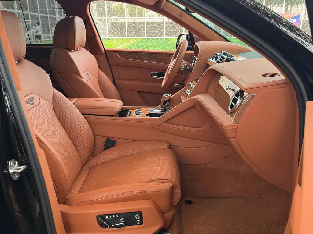 Bentley Bentayga — миниатюра 13