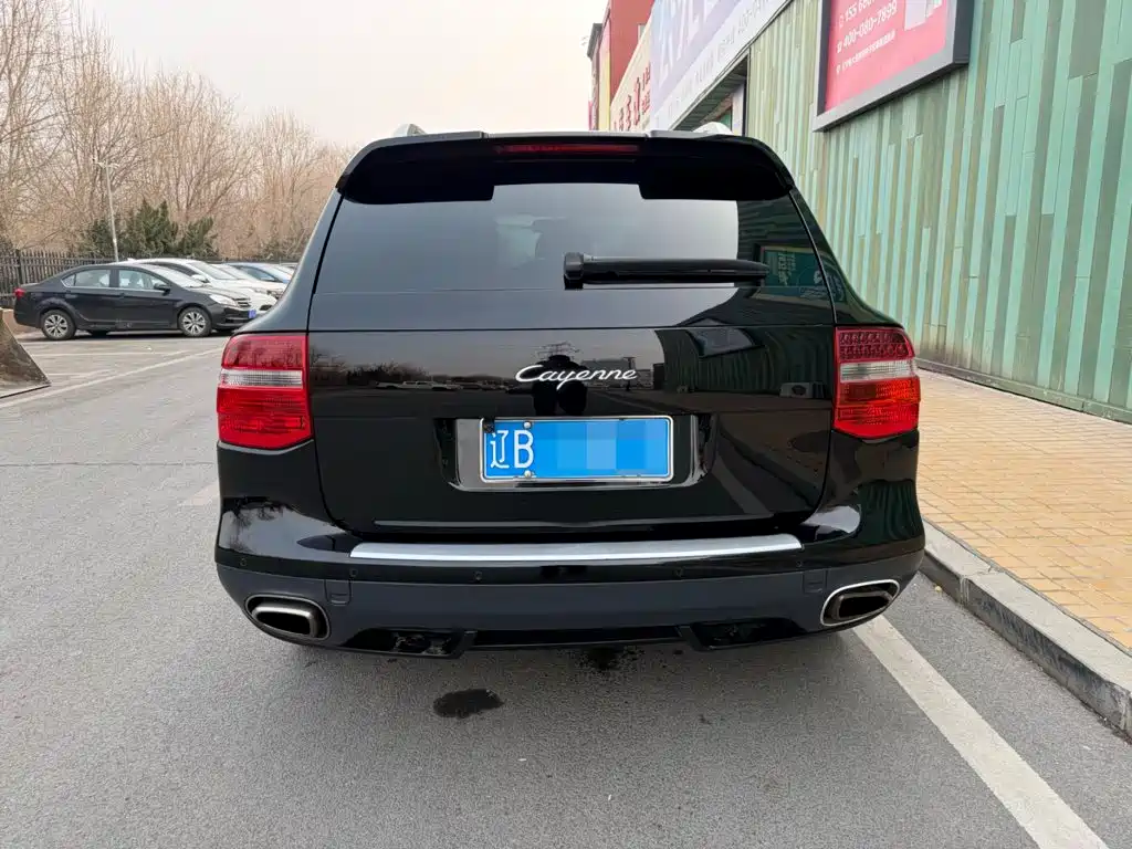 Porsche Cayenne — миниатюра 10