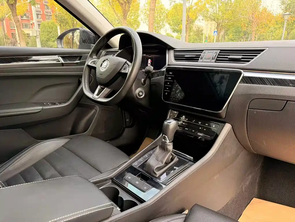 Skoda Superb — миниатюра 8