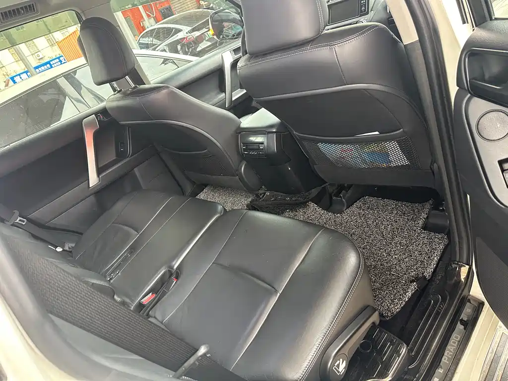 Toyota Land Cruiser Prado 2016 2.7L AT Luxury