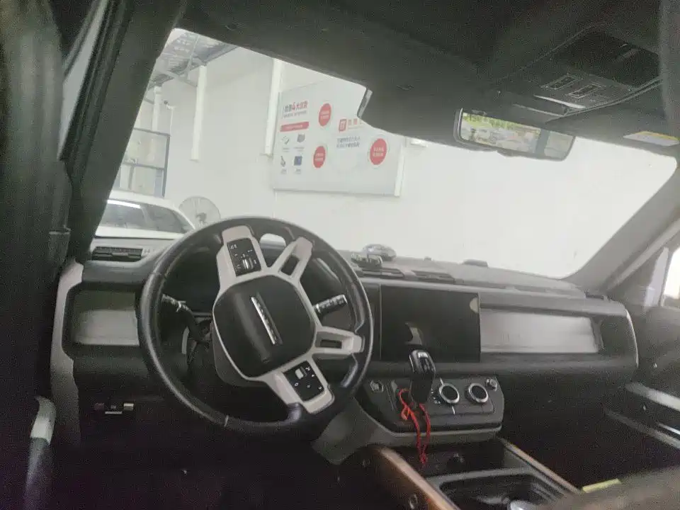 Land Rover Defender — миниатюра 3