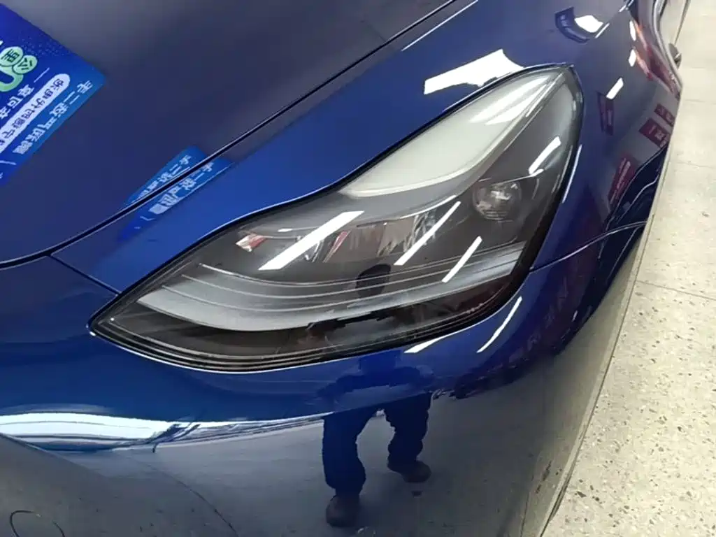 Tesla Model Y — миниатюра 24