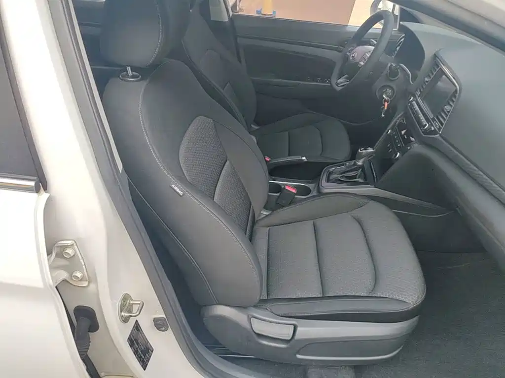 Hyundai Elantra — миниатюра 25