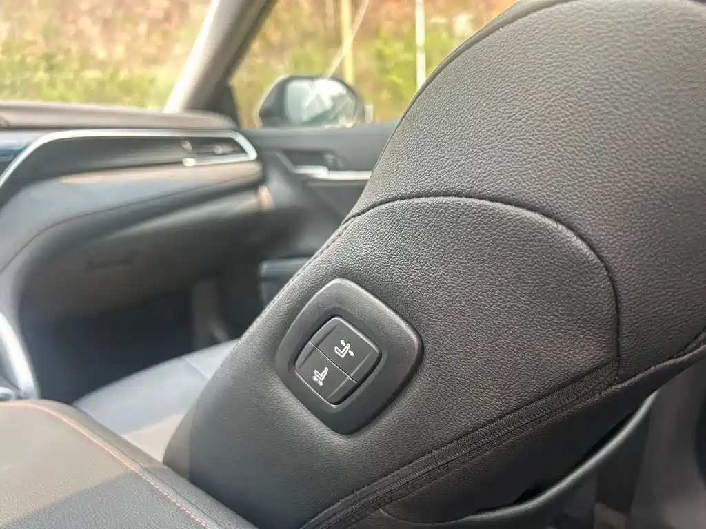 Toyota Camry — миниатюра 12