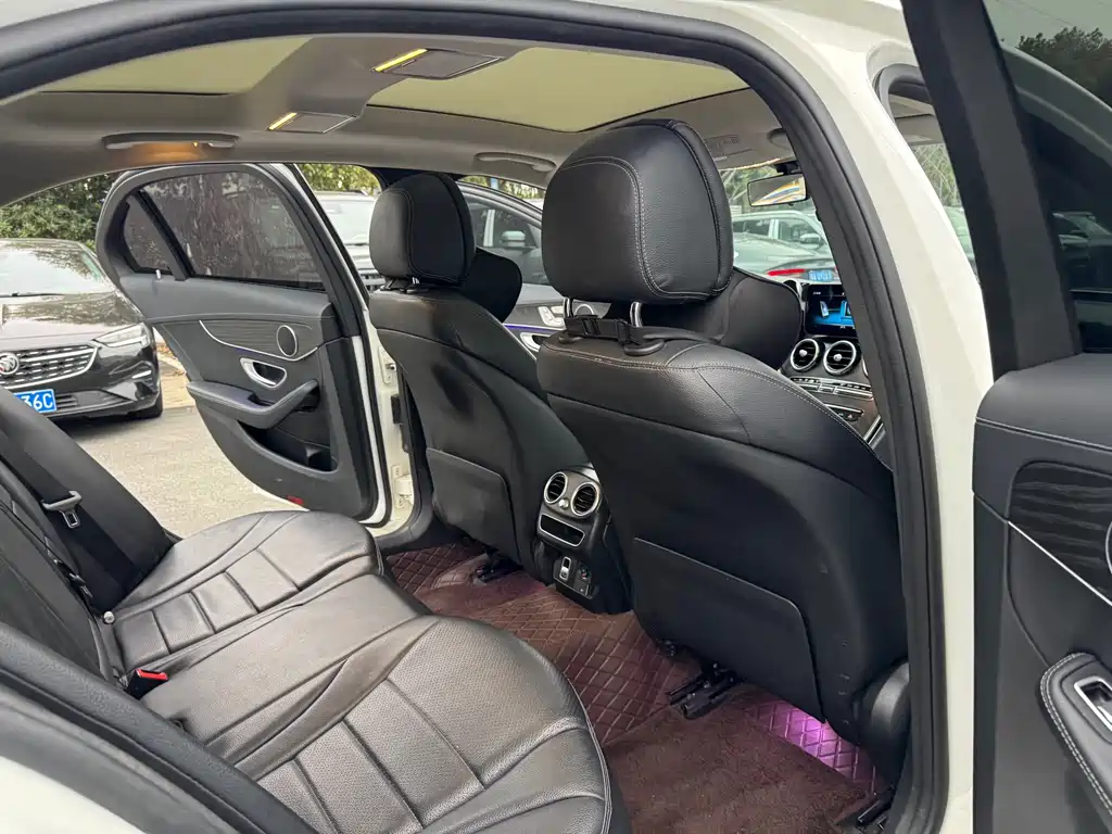 Mercedes-Benz C-Class — миниатюра 13