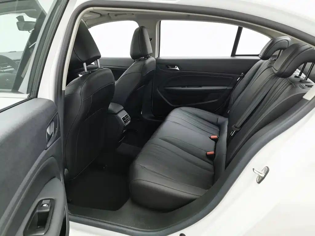 Peugeot 408 — миниатюра 15