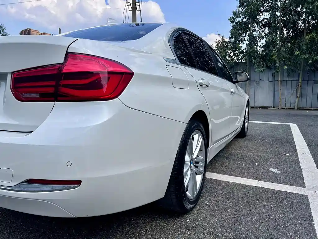 BMW 3 Series — миниатюра 8