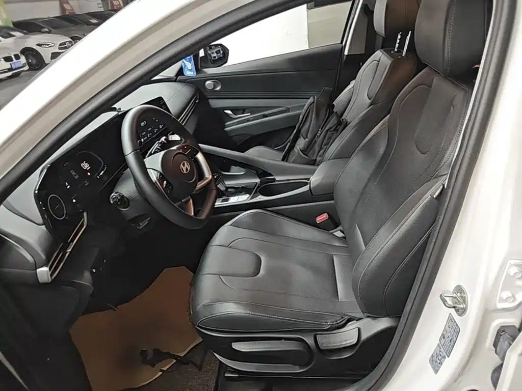 Hyundai Elantra — миниатюра 15