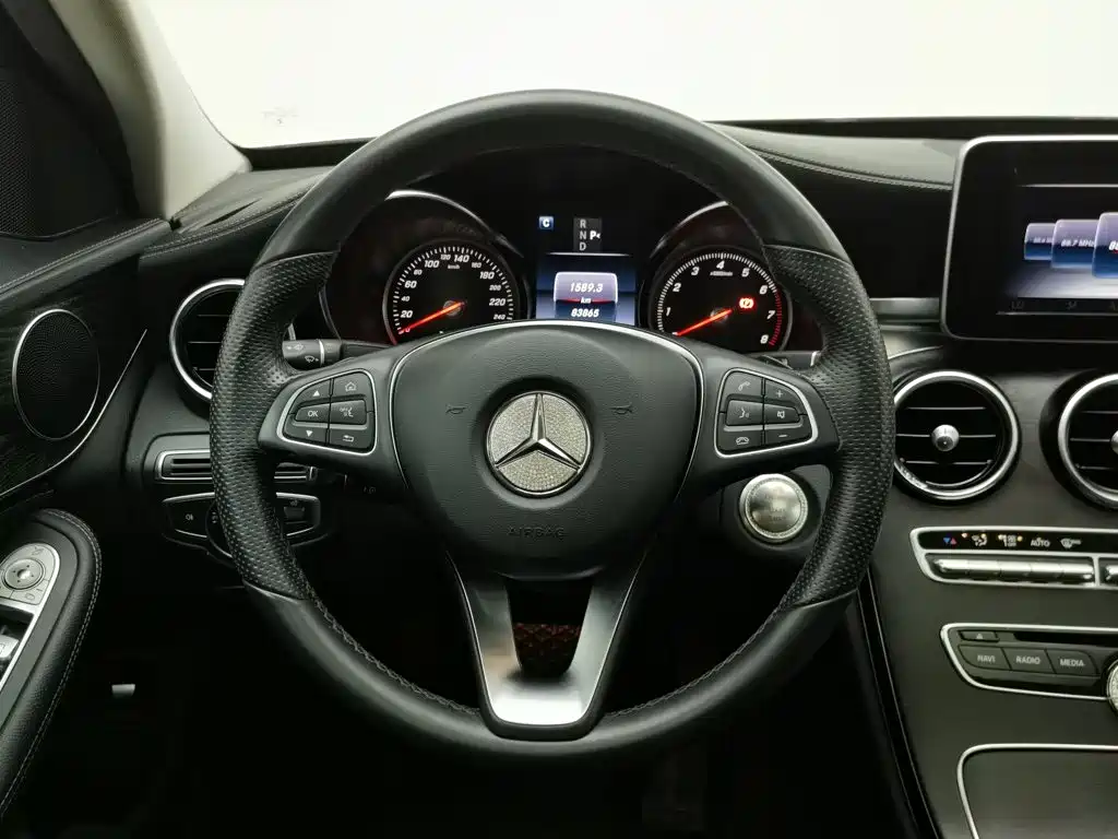 Mercedes-Benz C-Class — миниатюра 11