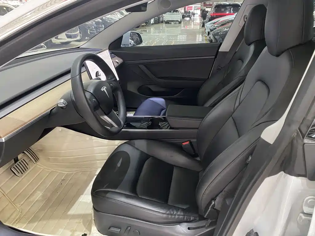 Tesla Model 3 - фото 4