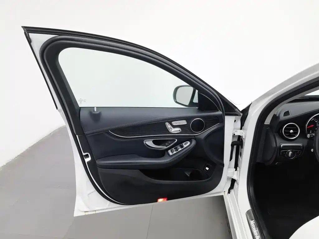 Mercedes-Benz C-Class — миниатюра 8