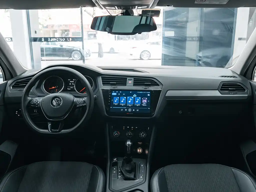 Volkswagen Tiguan L — миниатюра 13