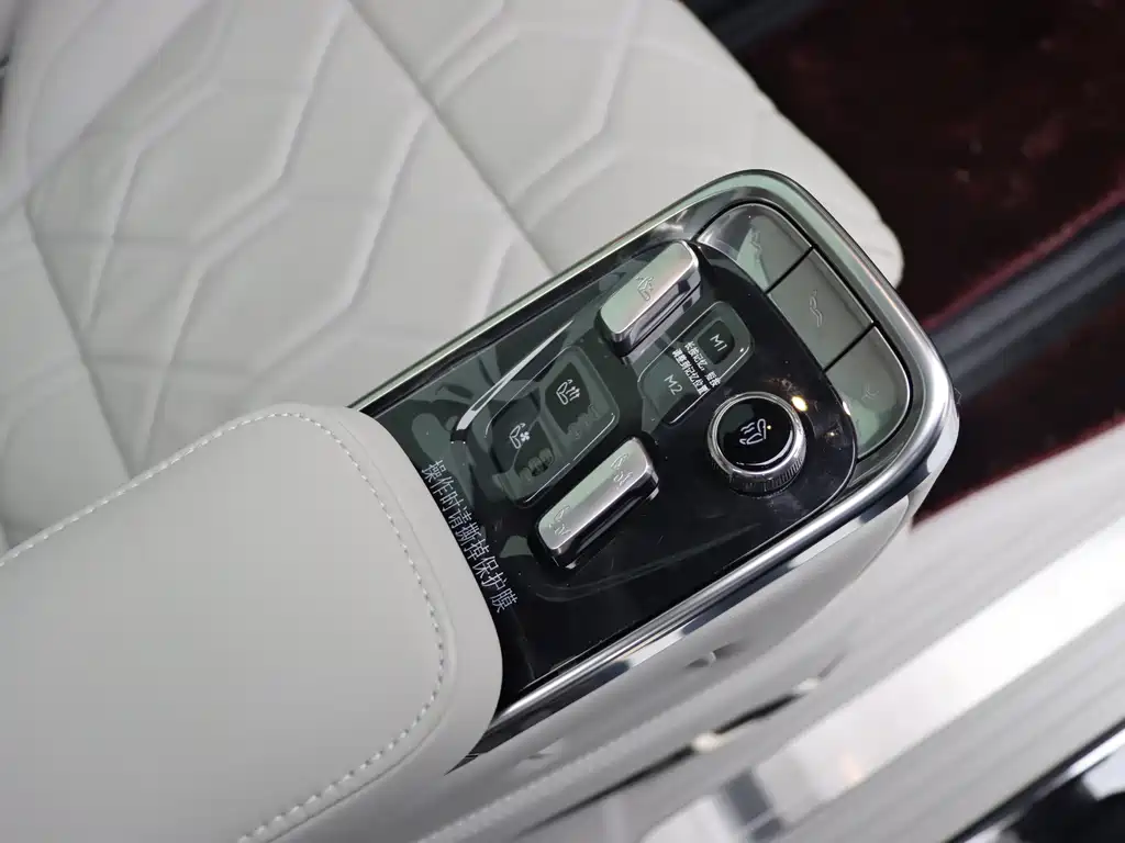 Volvo EM90 — миниатюра 14