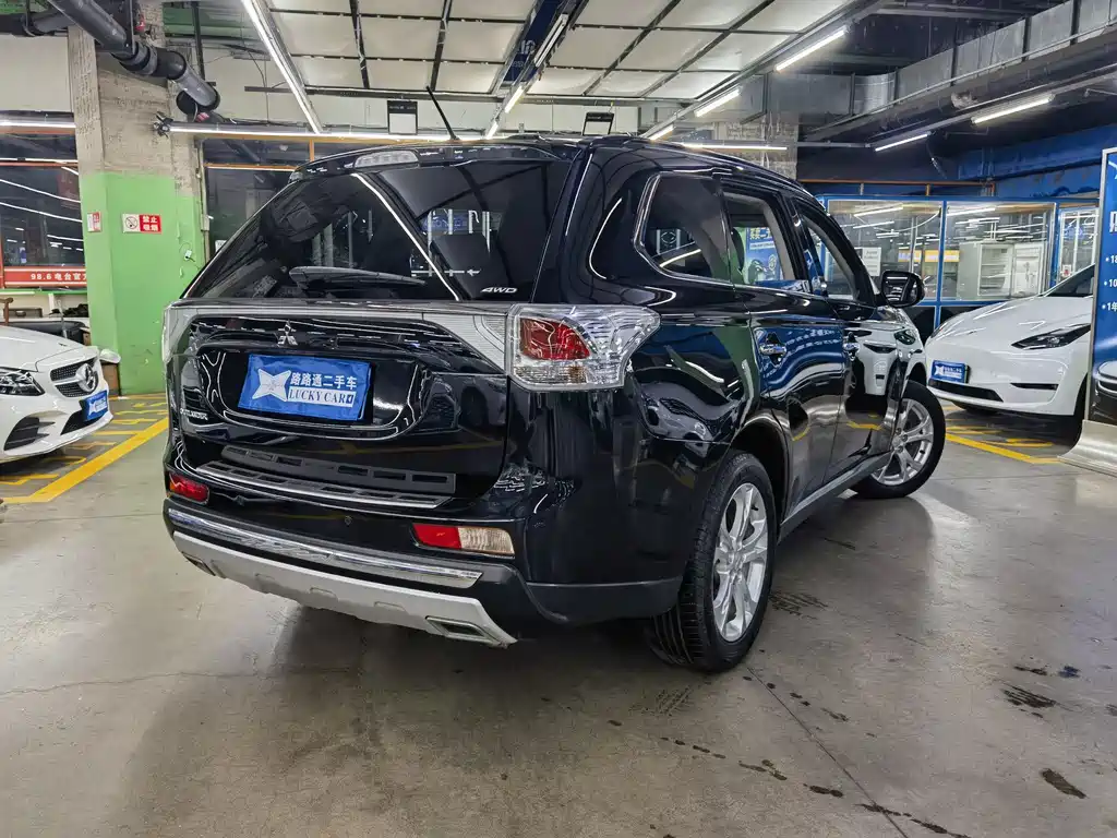 Mitsubishi Outlander (Import) — миниатюра 4