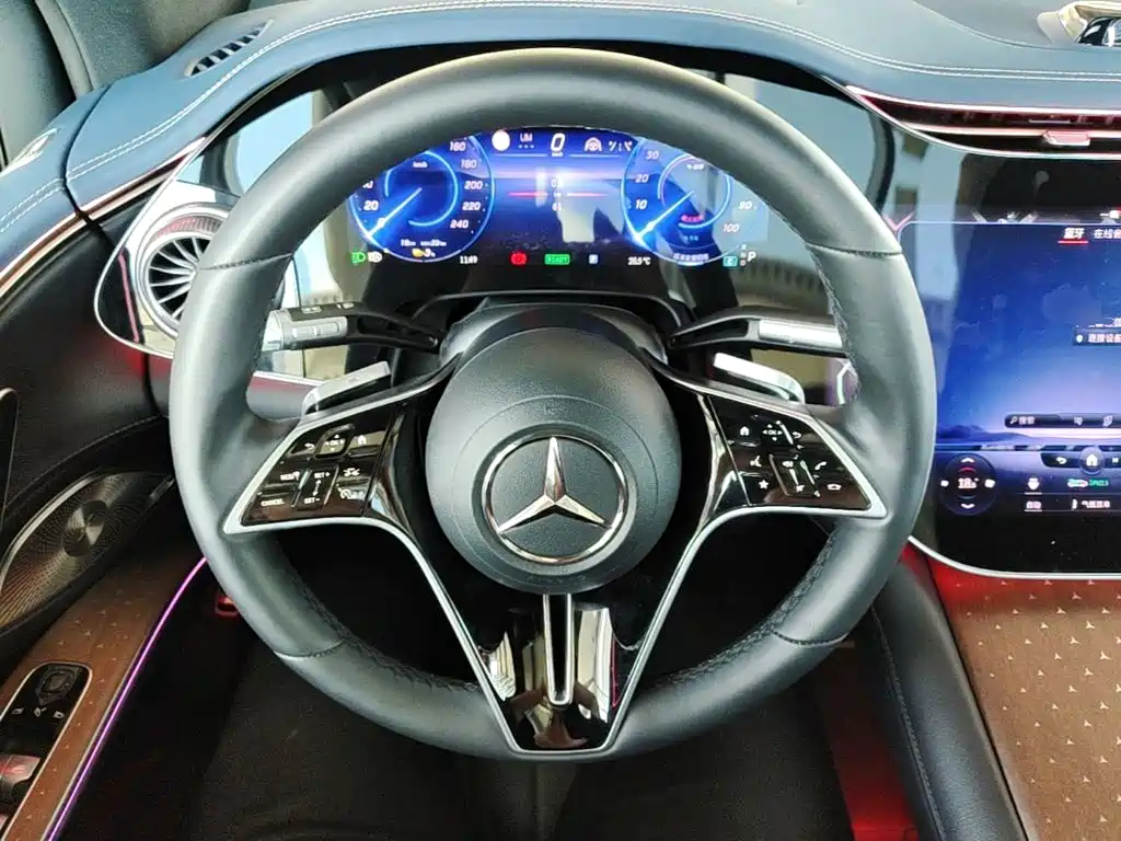 Mercedes-Benz EQS SUV — миниатюра 15