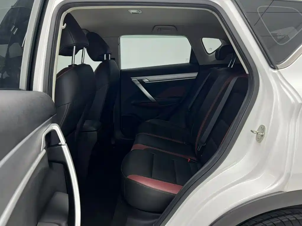 Geely Binyue — миниатюра 15
