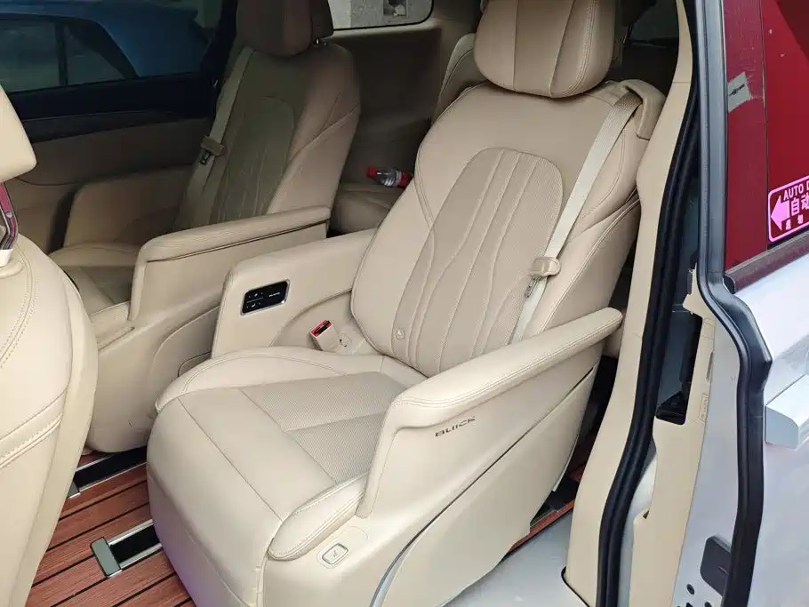 Buick GL8 Hybrid — миниатюра 11