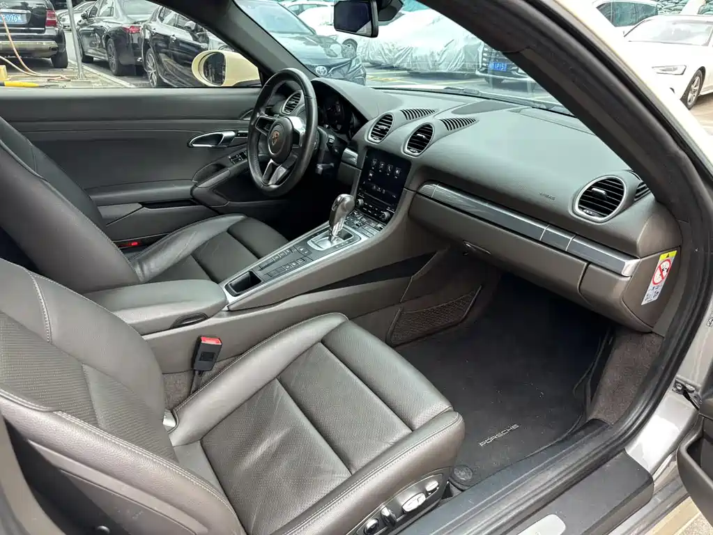 Porsche 718 2018 Cayman 2.0T