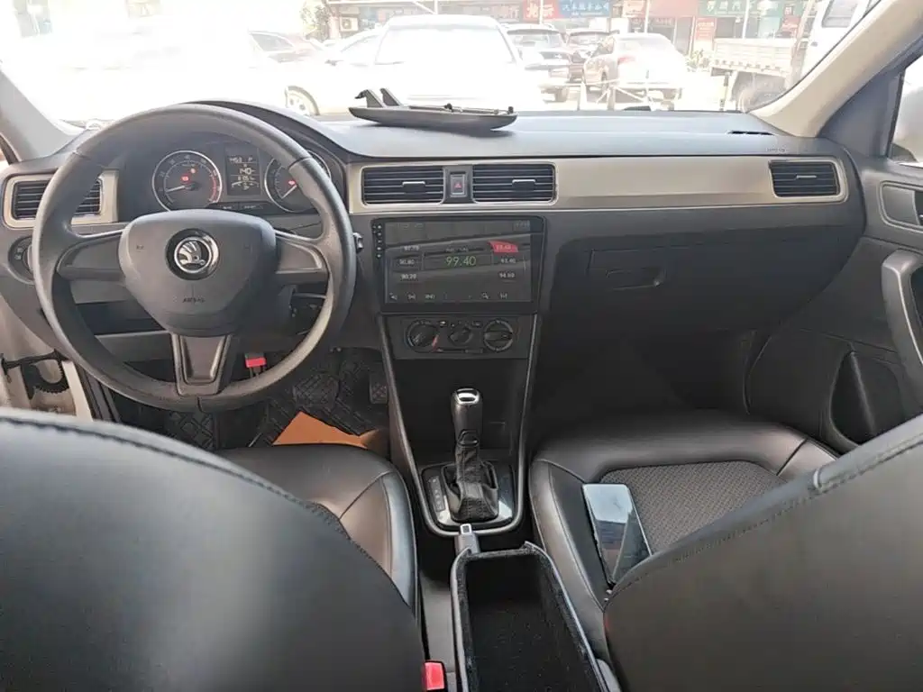 Skoda Rapid Spaceback — миниатюра 10
