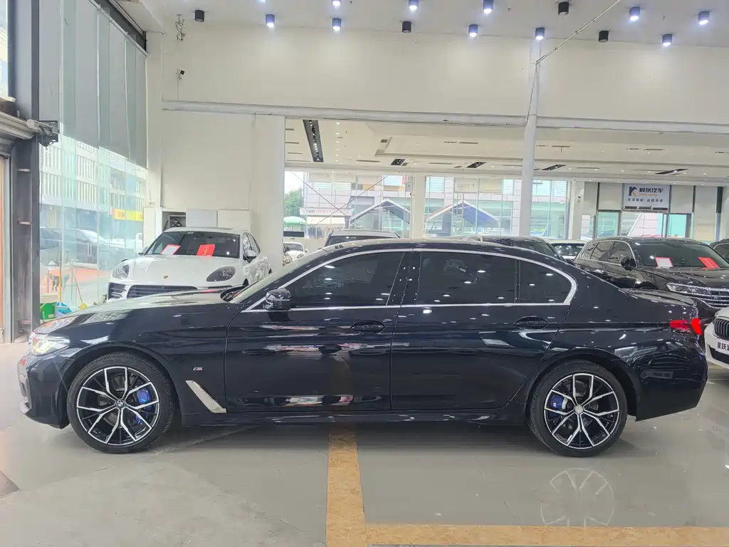 BMW 5 Series — миниатюра 7