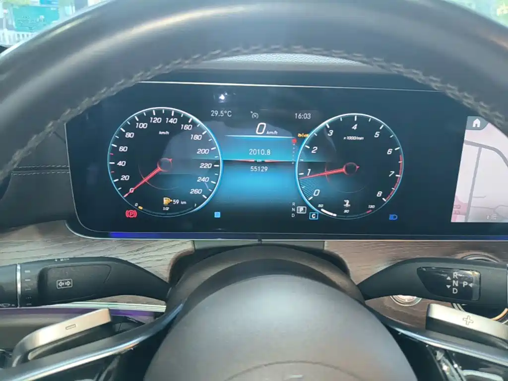 Mercedes-Benz E-Class — миниатюра 12
