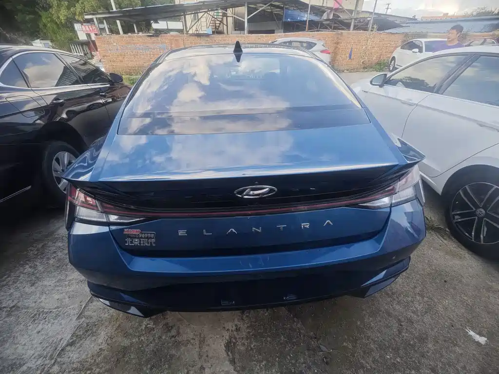 Hyundai Elantra — миниатюра 8