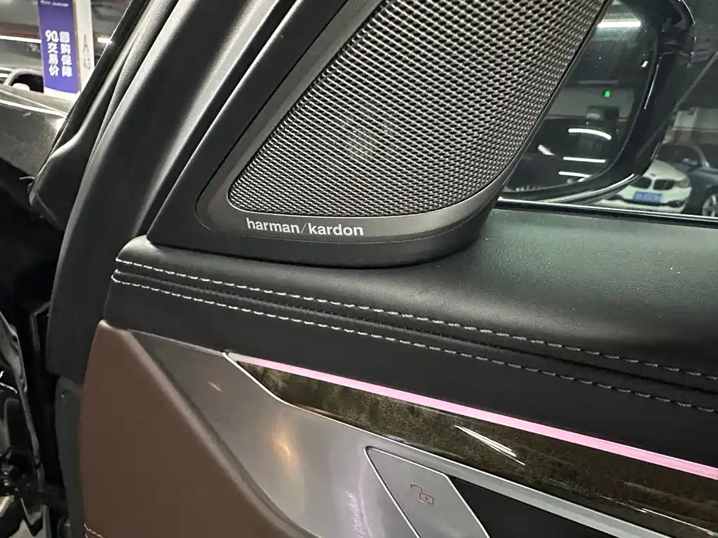 BMW 7 Series — миниатюра 17