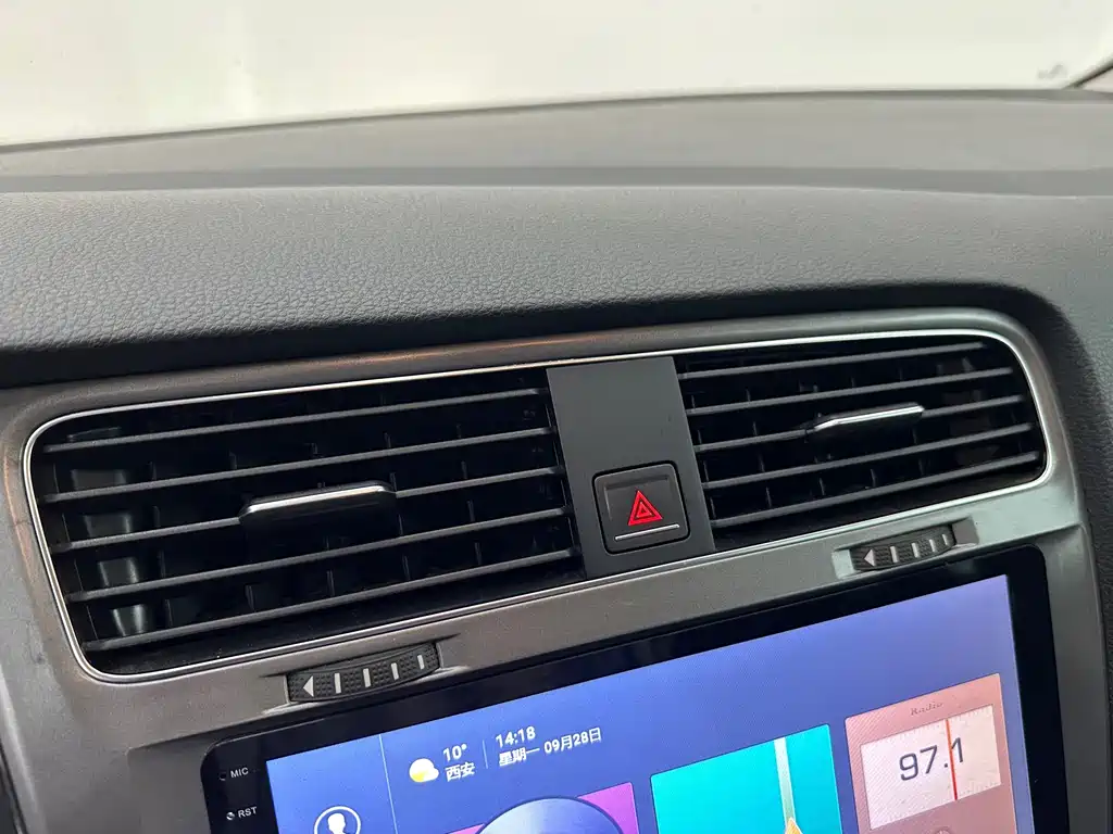 Volkswagen Golf — миниатюра 11