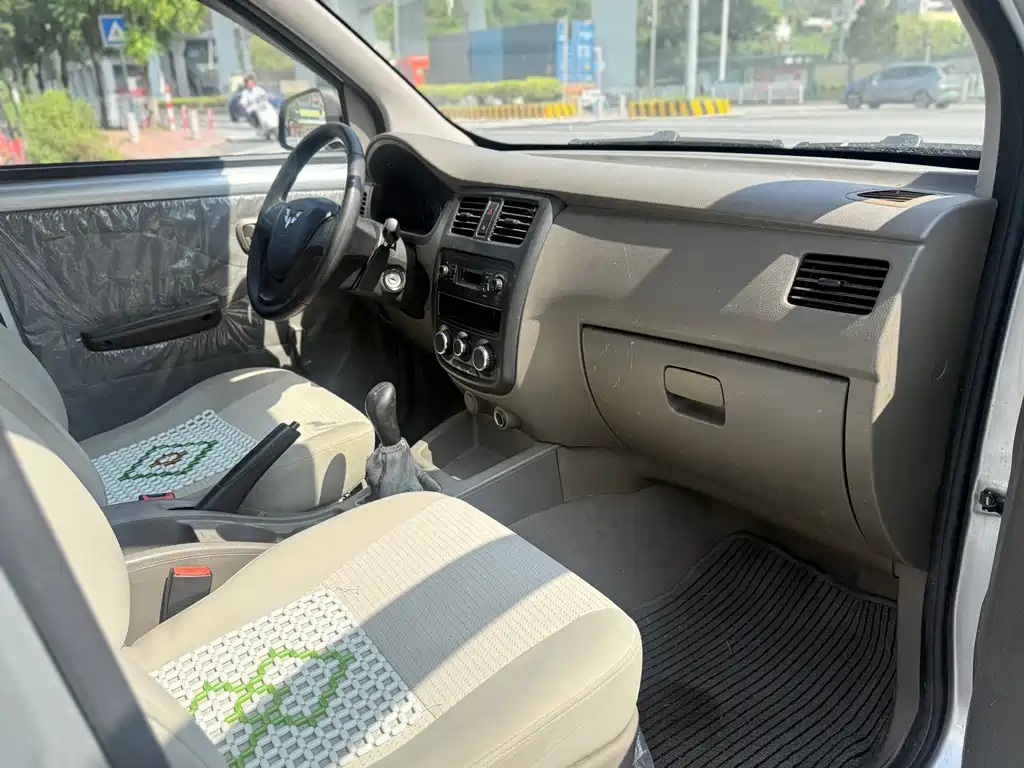 Wuling Rongguang V — миниатюра 9
